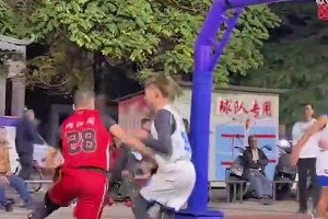 霍华德在格鲁吉亚很开心！ 状态很好 还做起了披萨